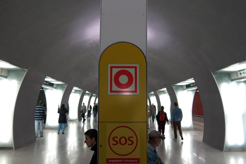 Illustration for article titled La nueva lĂnea de metro de Budapest es un psicodĂ©lico viaje de diseño